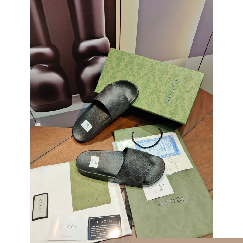 G*u*i slippers